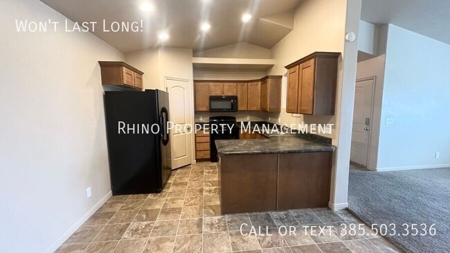 1019 Village River Ln