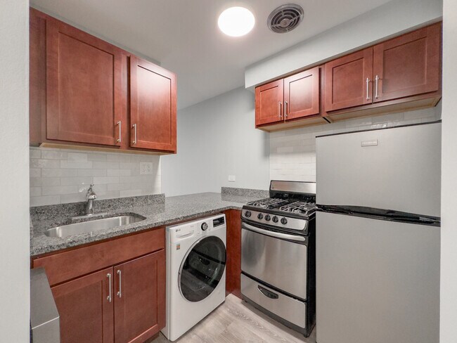 450 W Barry Ave in Chicago, IL - Building Photo - Building Photo