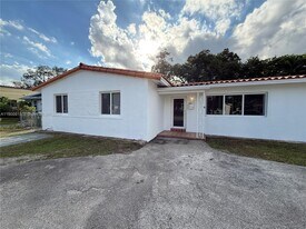 1120 NW 32nd Ct in Miami, FL - Building Photo