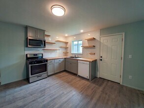 1121 E Parker St in Shawnee, OK - Building Photo - Building Photo