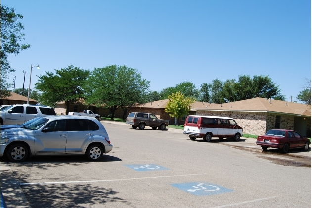 College Heights in Littlefield, TX - Building Photo