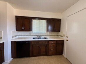 3438-3438 S Woodland St in Visalia, CA - Building Photo - Building Photo