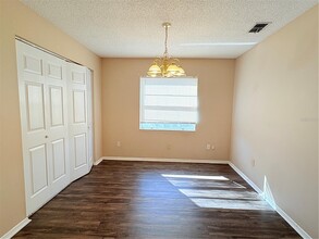 902 Pine Ridge Cir E in Brandon, FL - Foto de edificio - Building Photo