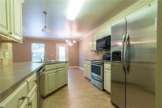 2110 E Cinnamon Way in Fayetteville, AR - Building Photo - Building Photo