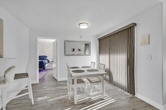555 E Silverado Ranch Blvd in Las Vegas, NV - Foto de edificio - Building Photo