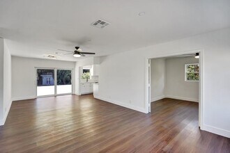364 NW 35th St in Boca Raton, FL - Foto de edificio - Building Photo