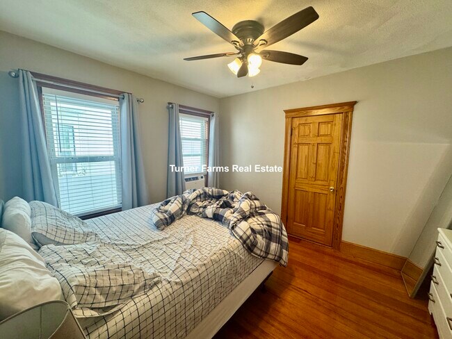 45 Bowen Ave, Unit 1 in Medford, MA - Foto de edificio - Building Photo