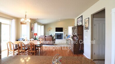2143 NW Sterling Ave in Redmond, OR - Building Photo - Building Photo