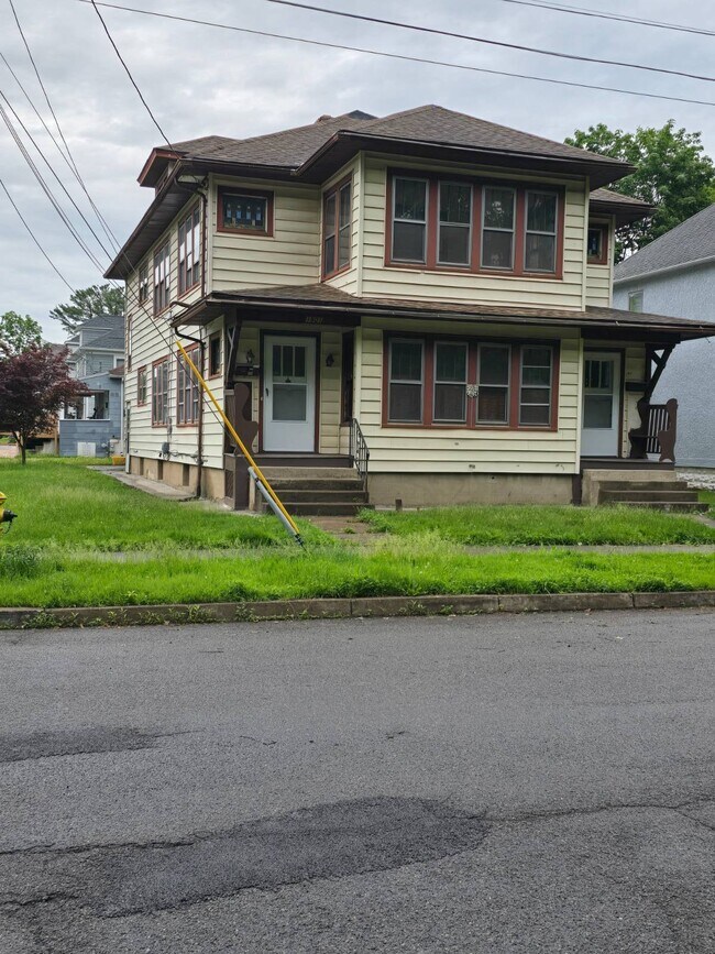 1901 Riverview Dr in Endicott, NY - Building Photo - Building Photo