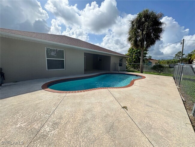 505 Calvin Ave in Lehigh Acres, FL - Building Photo - Building Photo