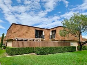 704 7th Ln in Palm Beach Gardens, FL - Foto de edificio
