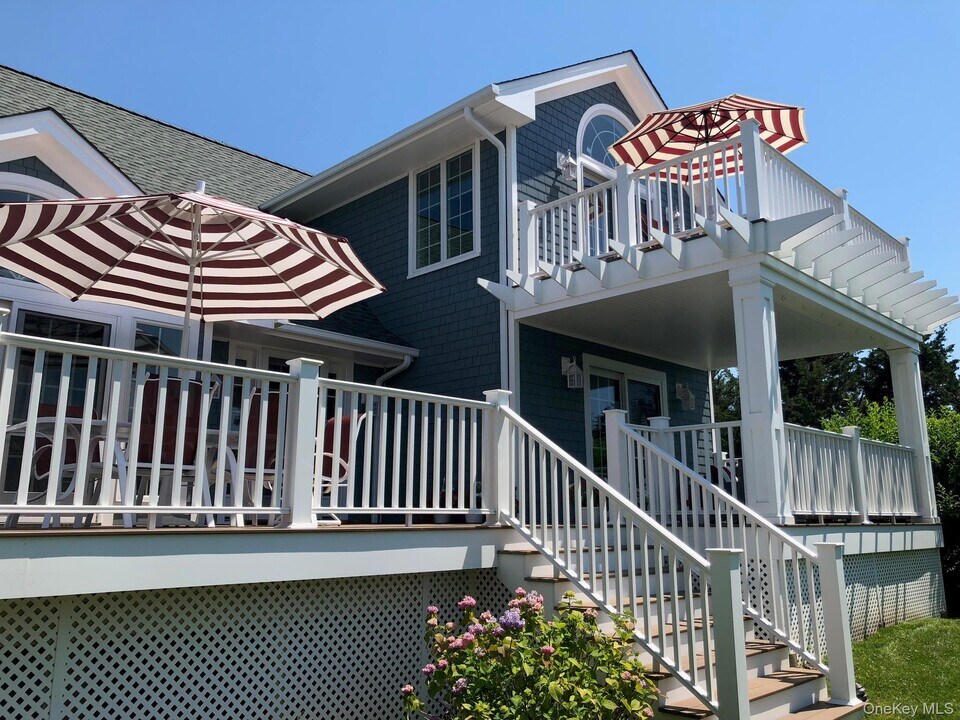 270 N Sea Dr in Southold, NY - Building Photo