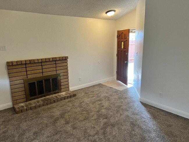 5400 Tupper Ct in Bakersfield, CA - Building Photo - Building Photo