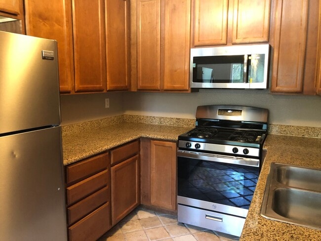 513 Calle Montecito in Oceanside, CA - Building Photo - Building Photo