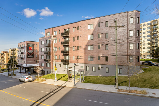 Mooncrest in Montréal, QC - Building Photo - Building Photo