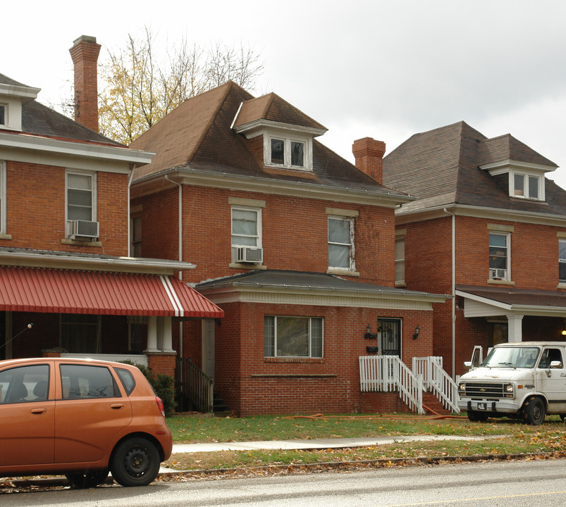 429 6th Ave in Huntington, WV - Building Photo