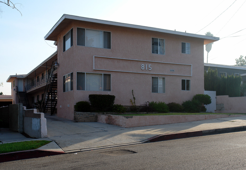 815 W Beach Ave in Inglewood, CA - Building Photo