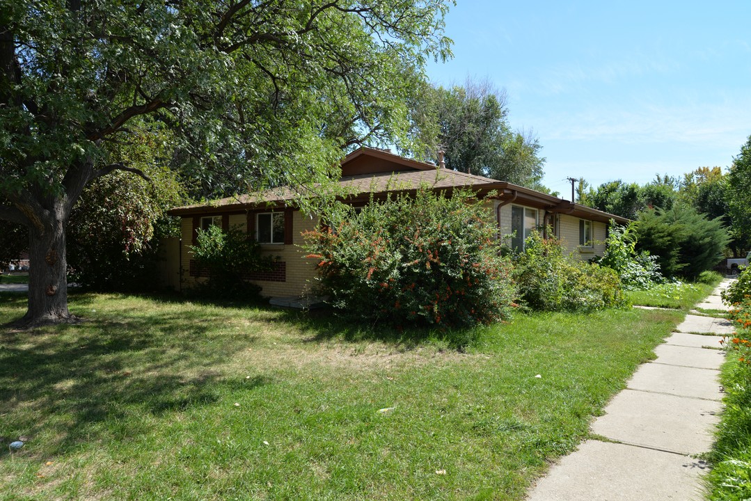 10252 W 59th Ave in Arvada, CO - Foto de edificio