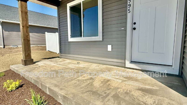11595 N Railway Ave in Rathdrum, ID - Building Photo - Building Photo