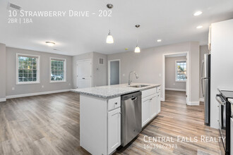 10 Strawberry Dr in Dover, NH - Building Photo - Building Photo