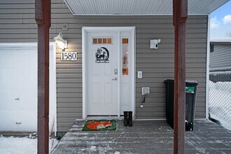 1580 Market St, Unit B - Upstairs bd 2 in Fairbanks, AK - Building Photo - Building Photo