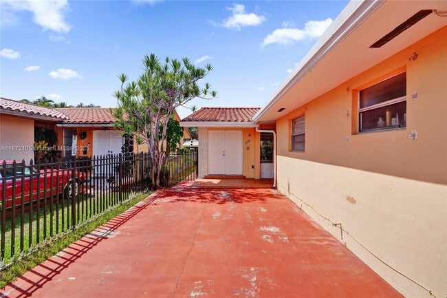 3074 SW 17th St in Miami, FL - Building Photo - Building Photo