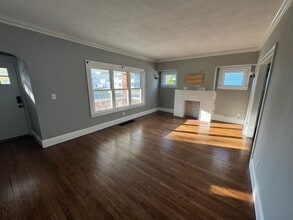 2115 Lewis Dr in Lakewood, OH - Foto de edificio - Building Photo