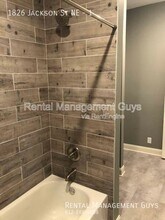 1826 Jackson St NE in Minneapolis, MN - Building Photo - Building Photo
