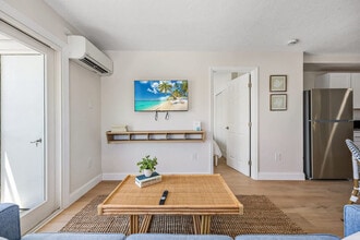 637 S Orlando Ave in Cocoa Beach, FL - Foto de edificio - Building Photo