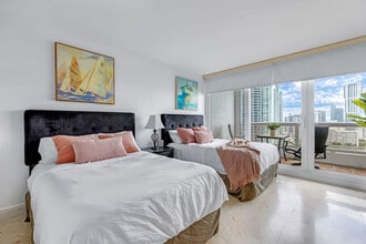 1717 N Bayshore Dr in Miami, FL - Building Photo - Building Photo