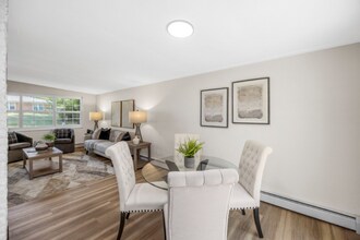 57 Cheshire Dr in Belleville, IL - Foto de edificio - Building Photo