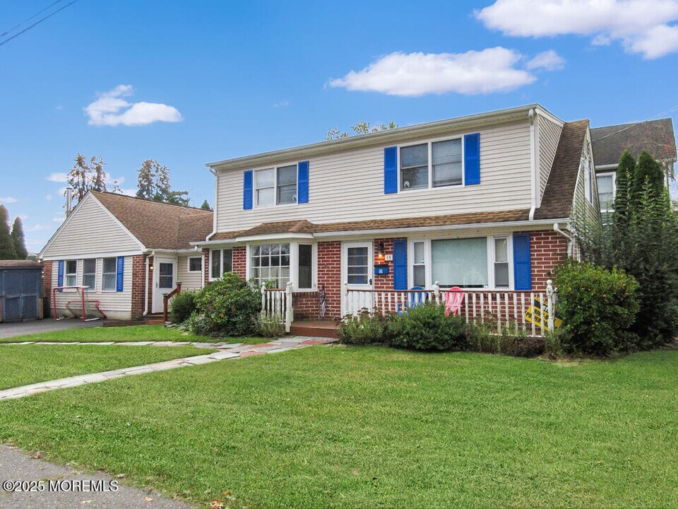 15 Ridge Ave in Manasquan, NJ - Building Photo