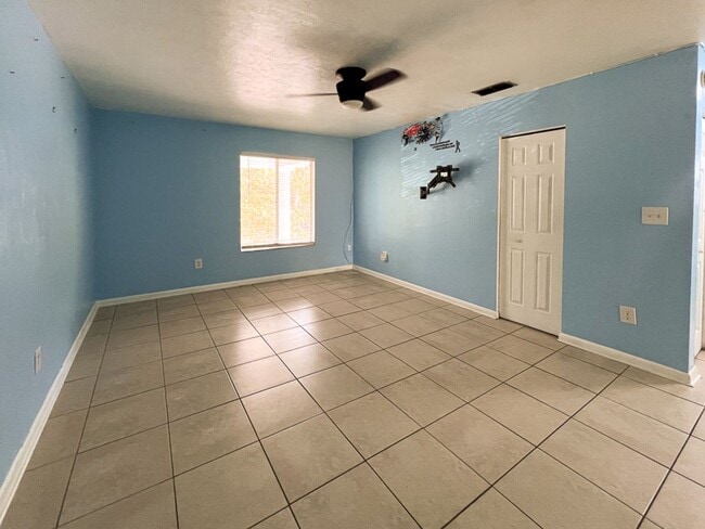 1048 SW 6th Dr in Gainesville, FL - Building Photo - Building Photo