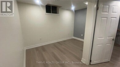 32 Greyrock Crescent in London, ON - Building Photo - Building Photo