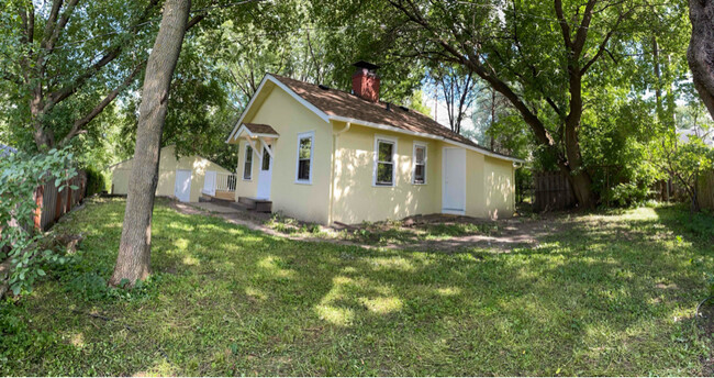 4832 Westbrook Ln in Edina, MN - Foto de edificio - Building Photo