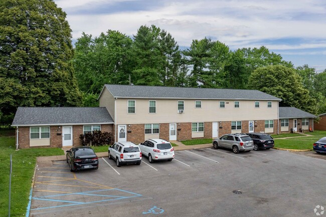 Naveen Pine Townhomes in Evansville, IN - Foto de edificio - Building Photo