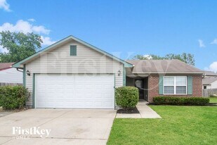 6479 Hazelhatch Dr in Indianapolis, IN - Building Photo