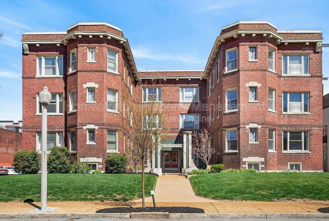 property at 4561 Laclede Ave