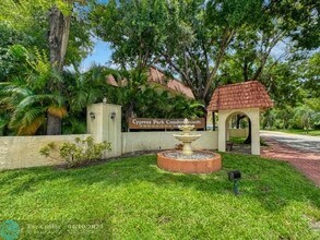 128 S Cypress Rd in Pompano Beach, FL - Building Photo - Building Photo