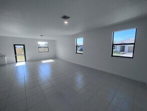 11962 SW 241st St in Princeton, FL - Building Photo - Building Photo