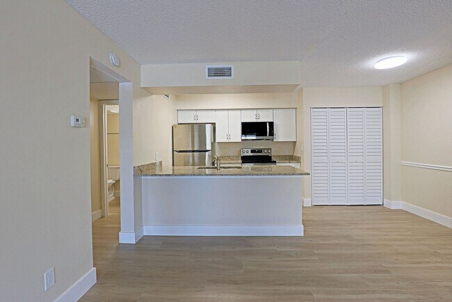 5331 Summerlin Rd in Ft. Myers, FL - Building Photo - Building Photo
