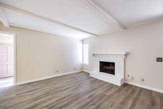 3683 Villa Knolls E Dr in Las Vegas, NV - Building Photo - Building Photo