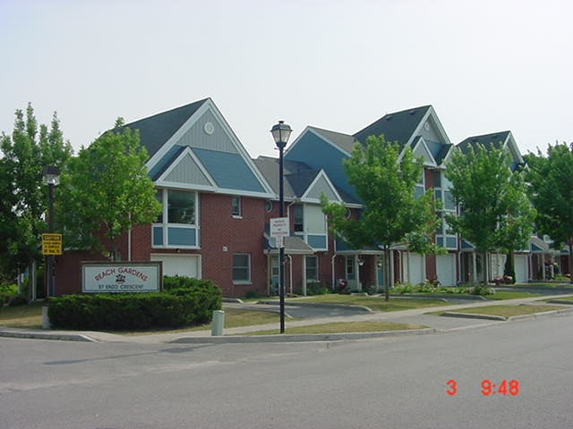 Reach Gardens in Uxbridge, ON - Building Photo