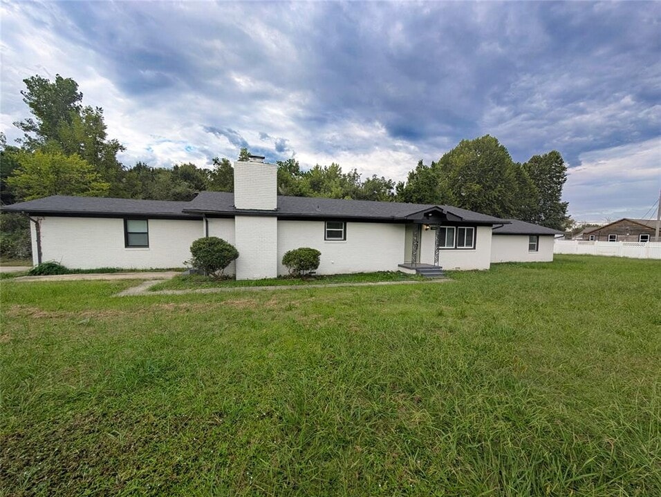 36605 Old Hwy 270 in Shawnee, OK - Building Photo