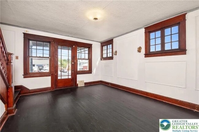 1051 S 25th St in Easton, PA - Foto de edificio - Building Photo