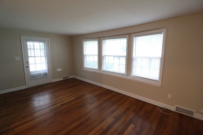 318 E 28th Ave in North Kansas City, MO - Building Photo - Building Photo