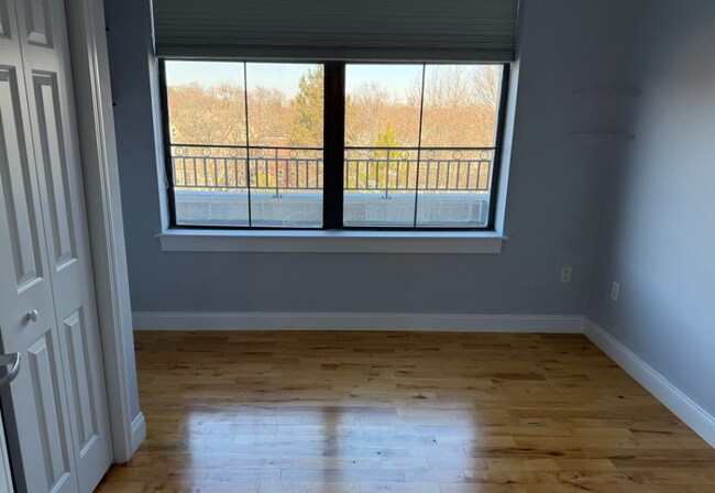 110 Cypress St, Unit PH19 in Brookline, MA - Foto de edificio - Building Photo