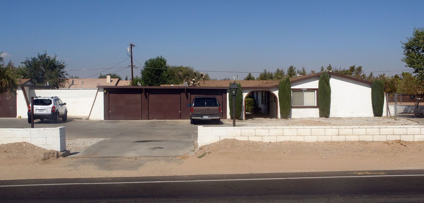 13260 Kiowa Rd in Apple Valley, CA - Building Photo