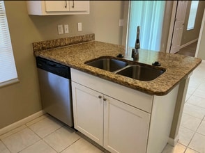 2614 NE 20th Ave in Cape Coral, FL - Foto de edificio - Building Photo