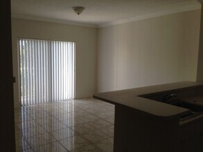11060 SW 196th St, Unit 307 in Cutler Bay, FL - Building Photo - Building Photo